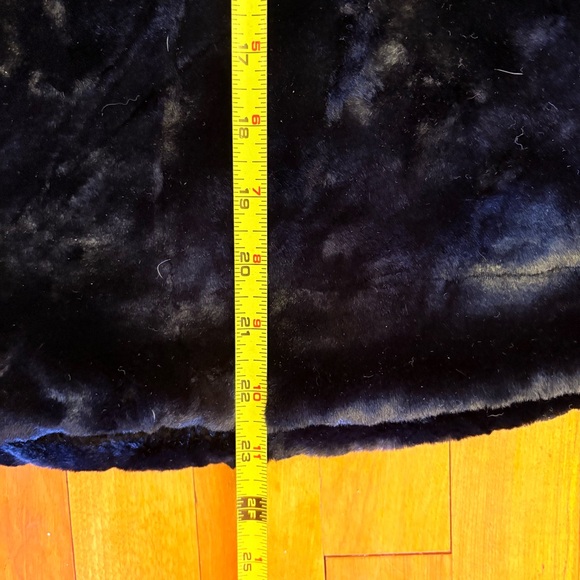 Reversible Black Cape; Faux Fur & a Wool Blend, Tie at the Neck - S/M/L - Picture 5 of 7